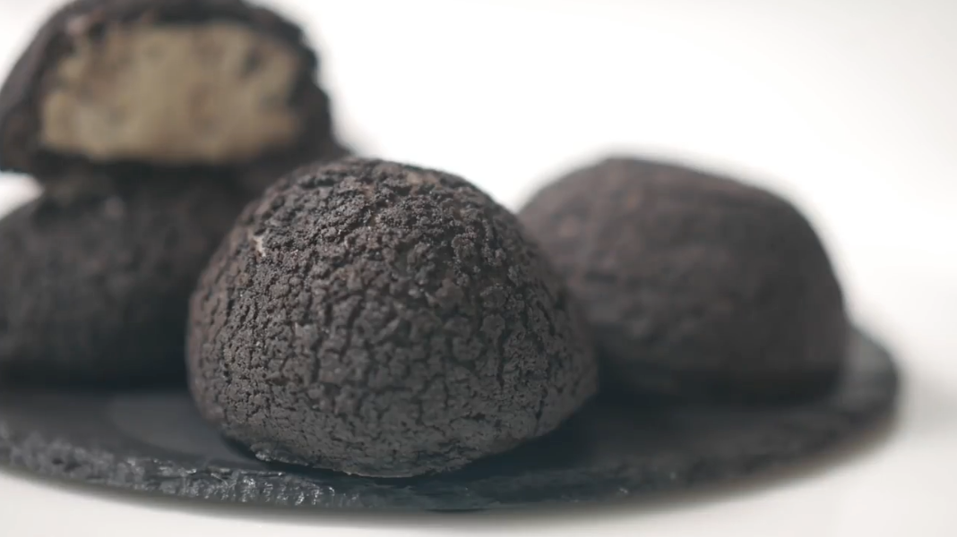 【食譜】Oreo奶油泡芙做法：黝黑的酥皮，像是個黑松露！